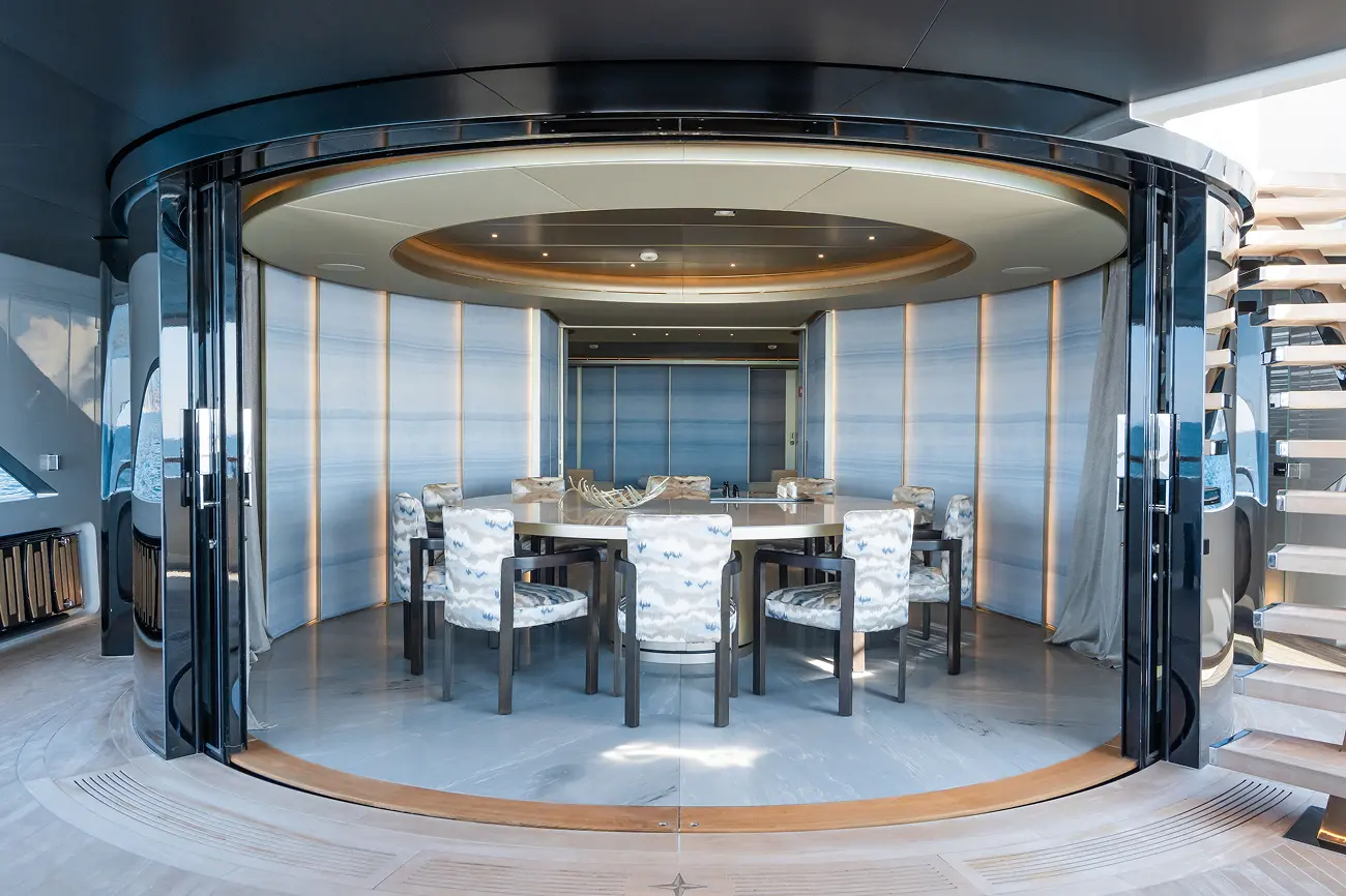 DINING EXPERIENCE